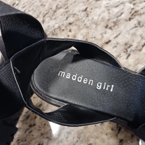 sohoo black steve madden